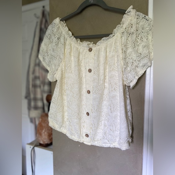 white laced blouse with brown buttons - Picture 3 of 3